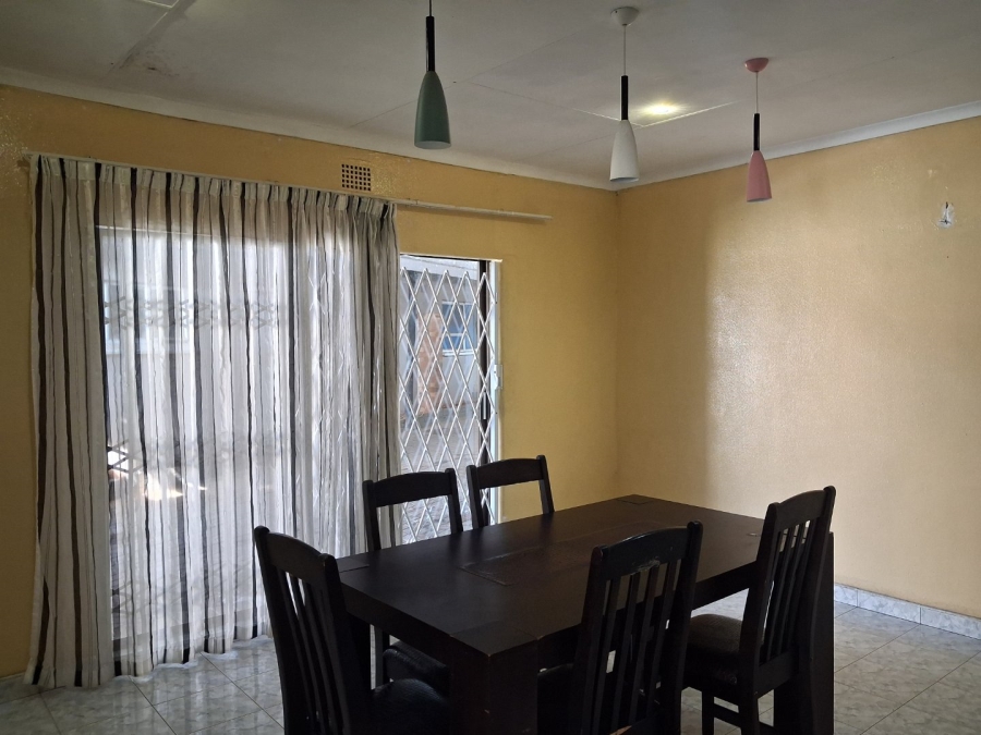 5 Bedroom Property for Sale in Manzil Park North West